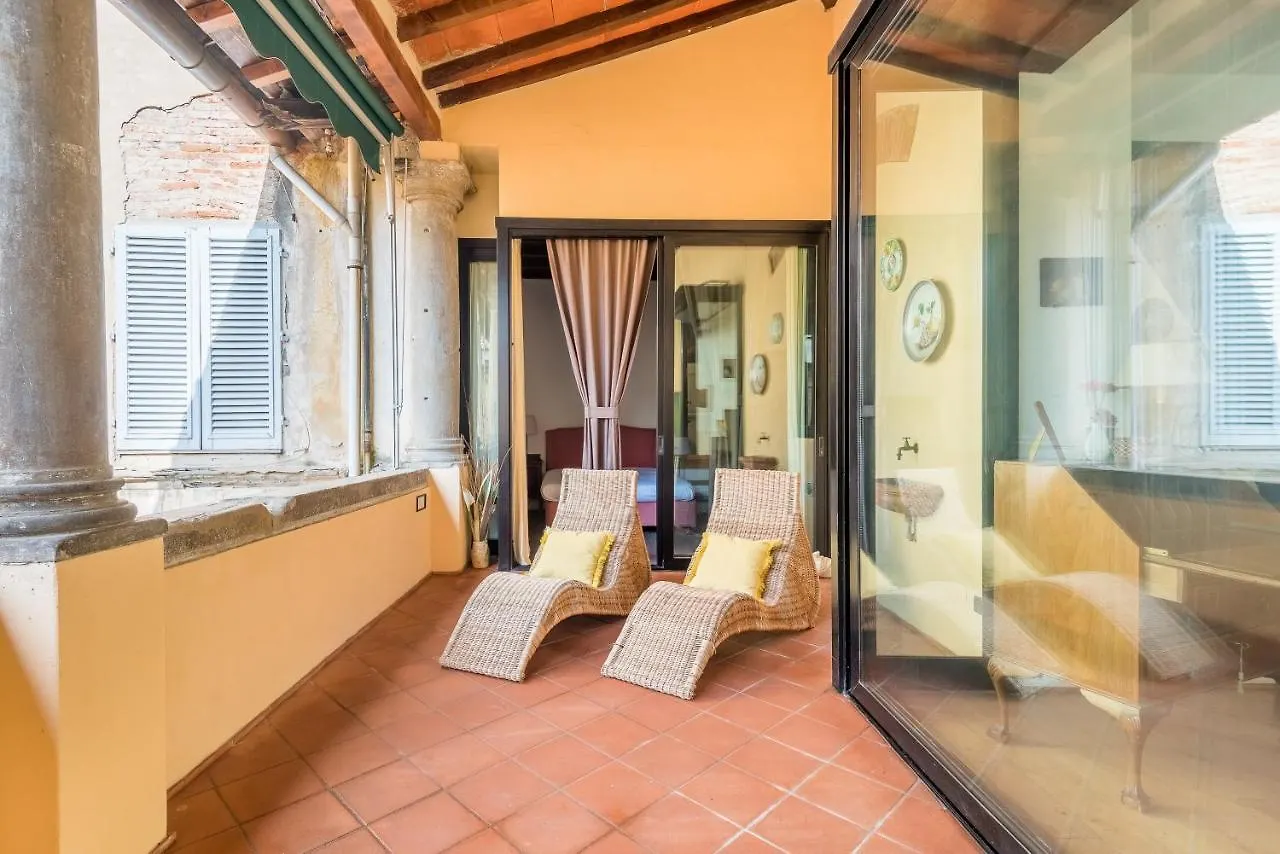 Refined Flat With Private Loggia In San Frediano Apartment Florence 0*,