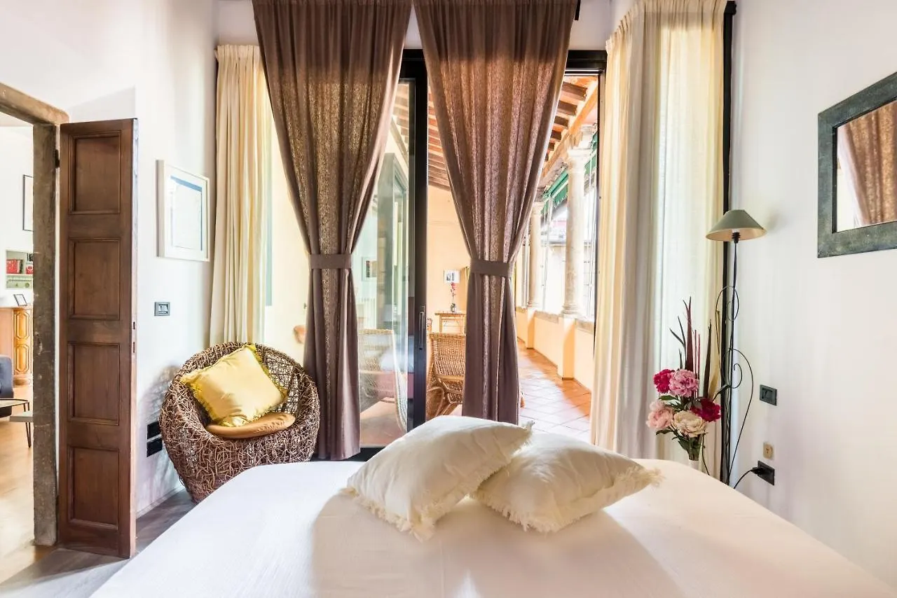 Refined Flat With Private Loggia In San Frediano Apartment Florence Italy