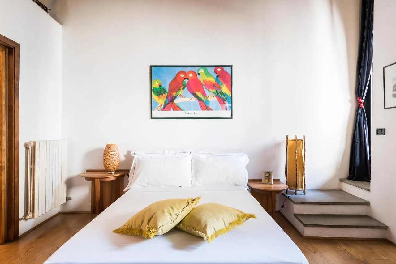 Refined Flat With Private Loggia In San Frediano Apartment Florence