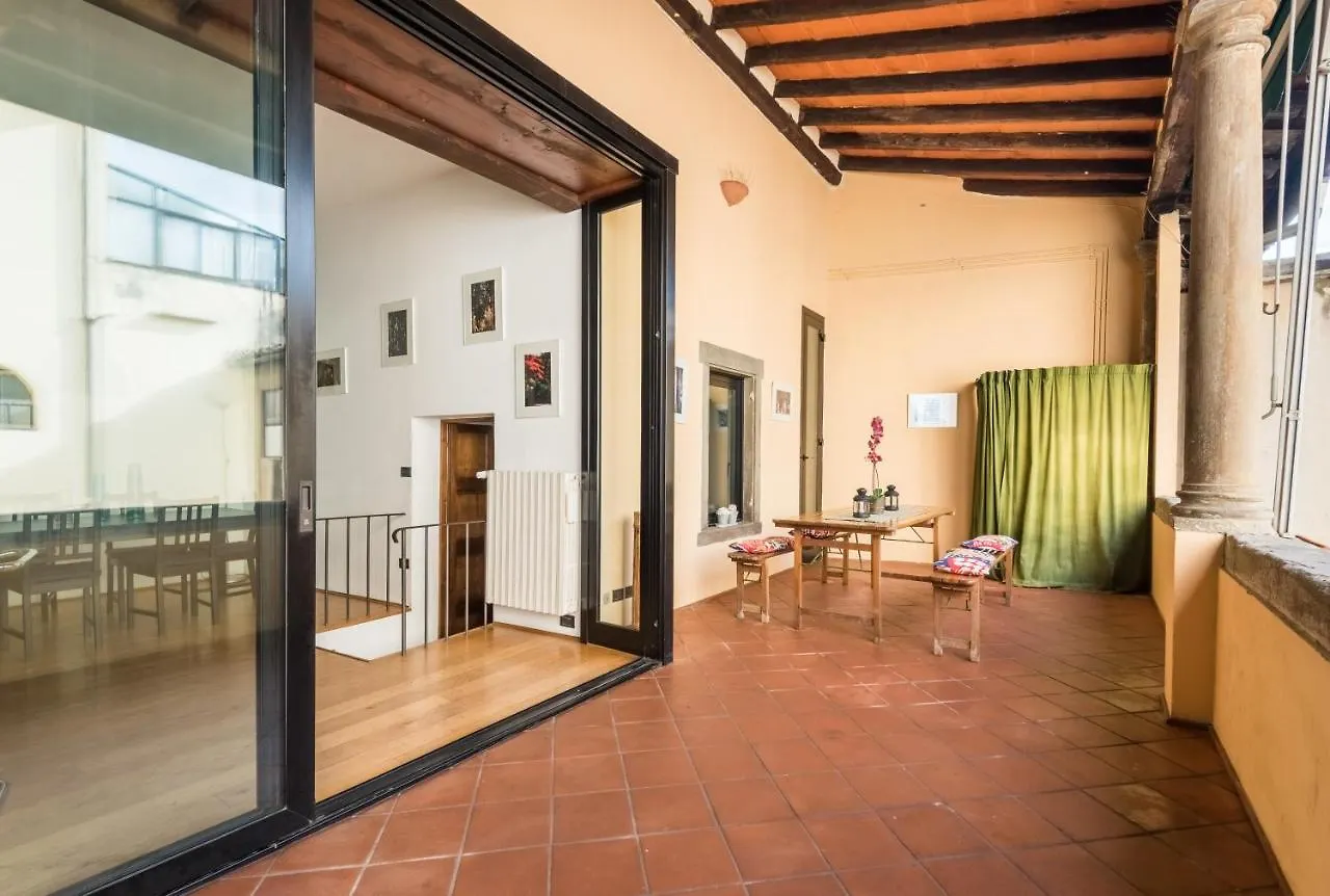 Refined Flat With Private Loggia In San Frediano Apartment Florence