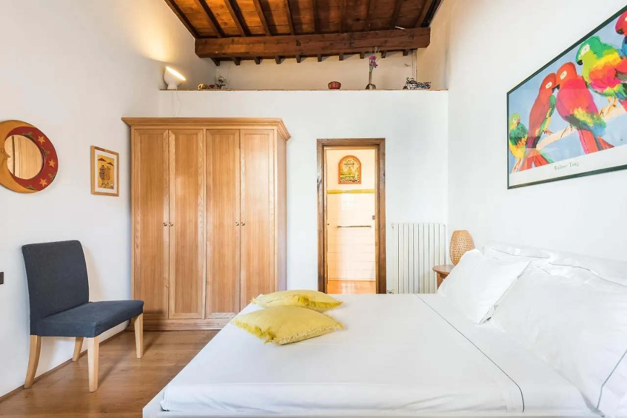 Refined Flat With Private Loggia In San Frediano Apartment Florence