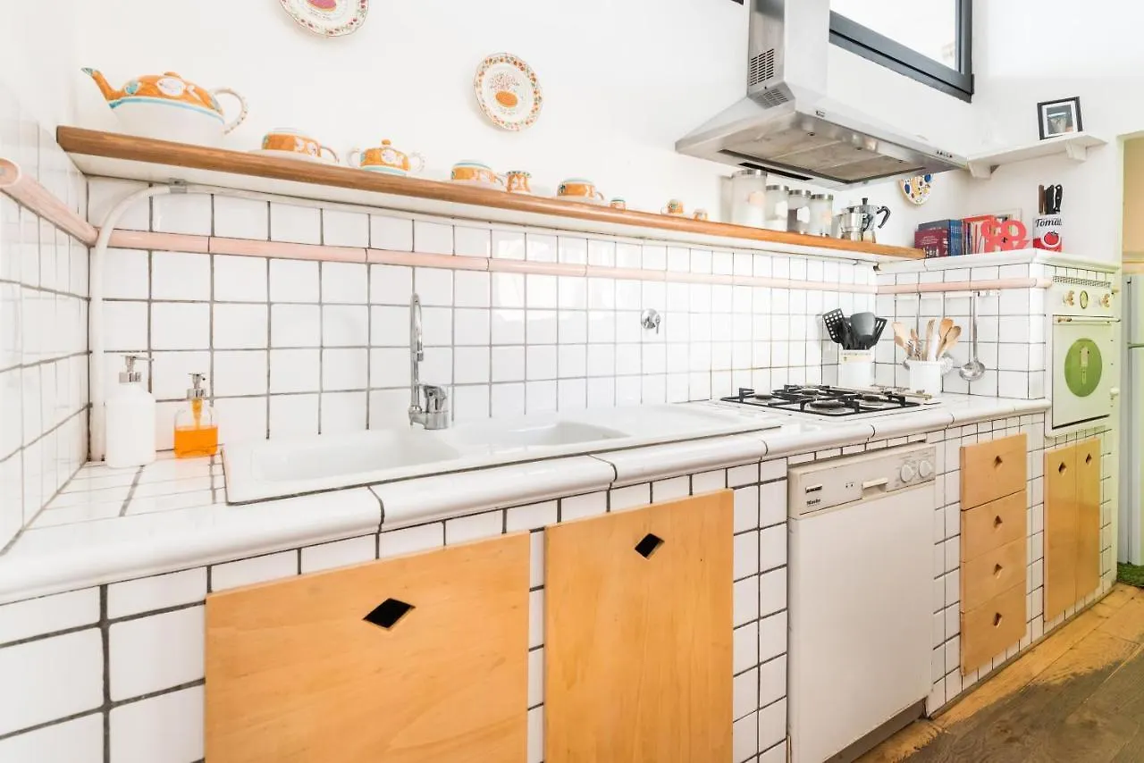 Refined Flat With Private Loggia In San Frediano Apartment Florence Italy
