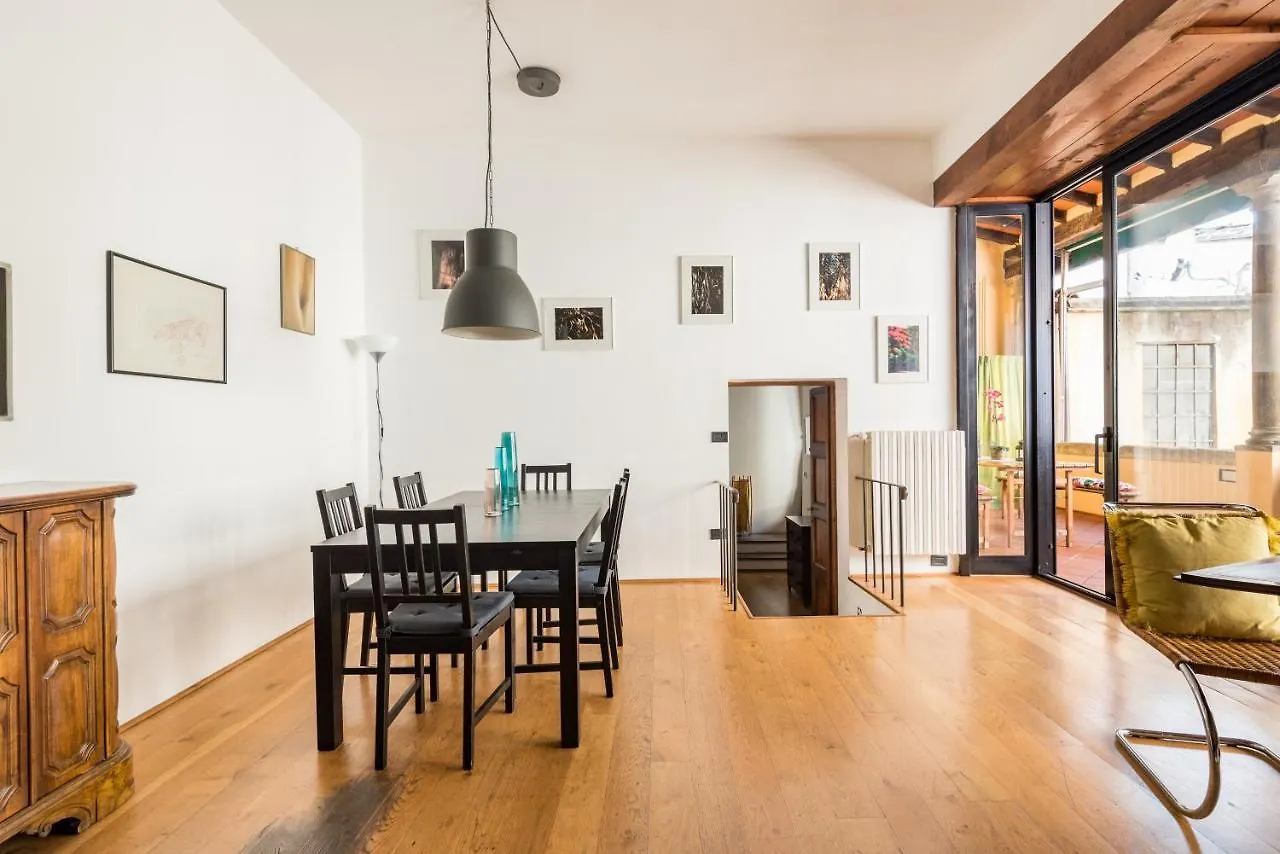 Refined Flat With Private Loggia In San Frediano Apartment Florence