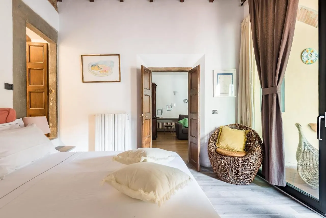 Refined Flat With Private Loggia In San Frediano Apartment Florence 0*,  Italy