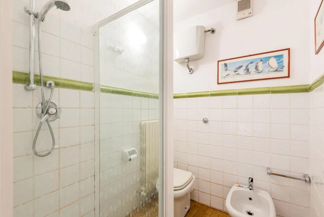 Refined Flat With Private Loggia In San Frediano Apartment Florence