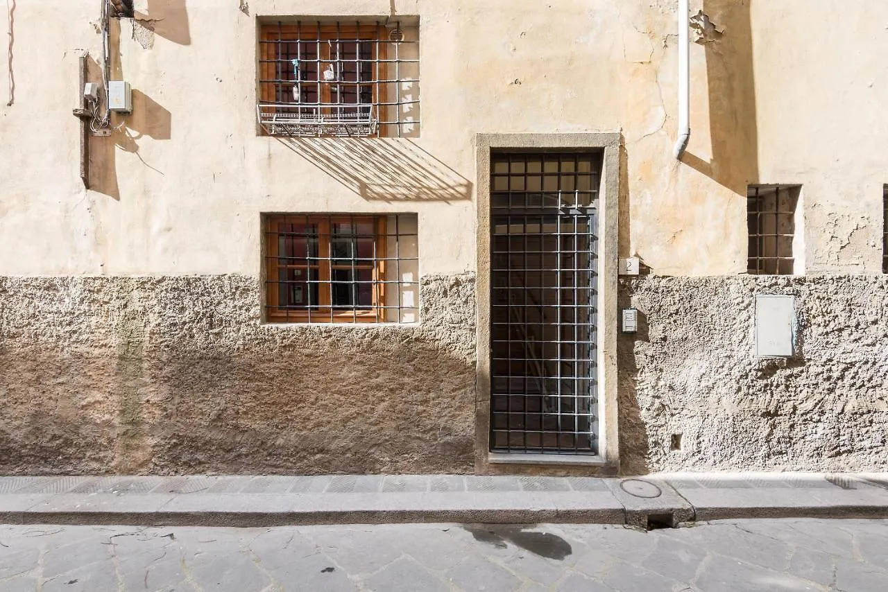 Refined Flat With Private Loggia In San Frediano Apartment Florence